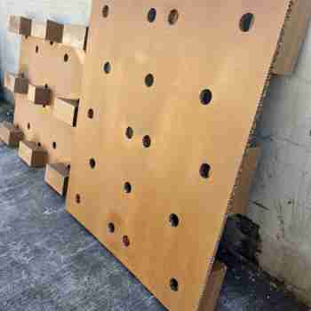 Multiple-entry honeycomb pallet with perforations for versatile handling and eco-friendly shipping.