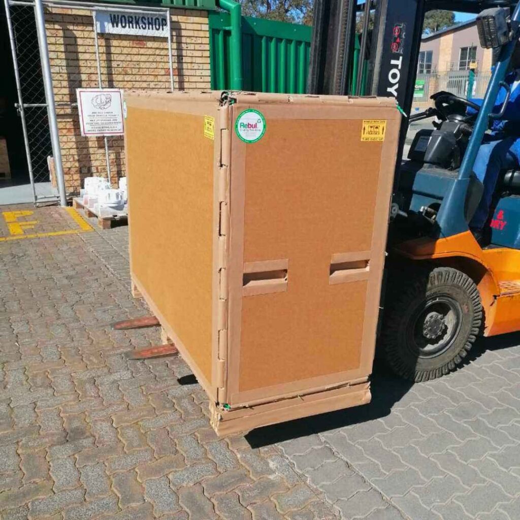 Freight crate with integrated honeycomb pallet base