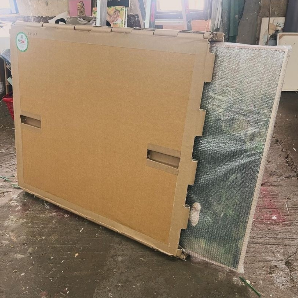 Custom artwork crate with built-in handling slots
