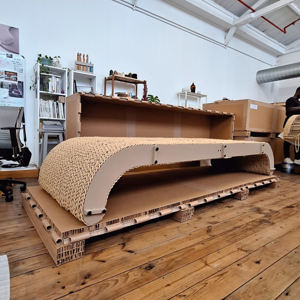 Paper pallet and pallet box solution for lightweight handling
