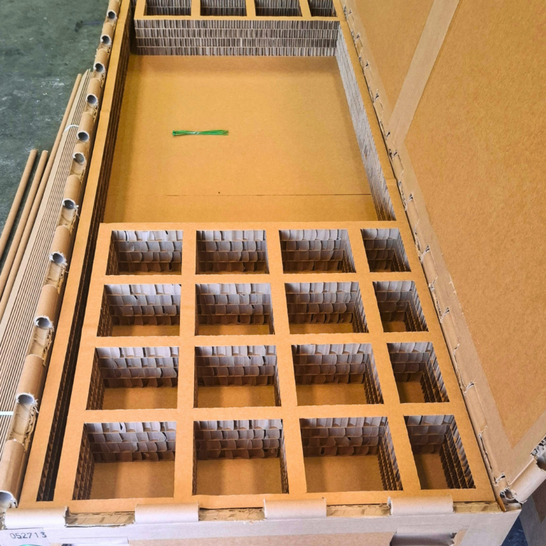 Custom-made hybrid crate with dividers